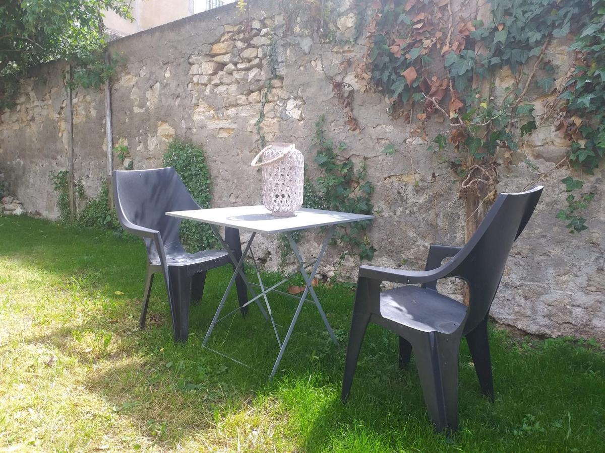 Les Volets Bleus - Deux Appartements Et Un Studio, Jardin Bourges Exterior photo